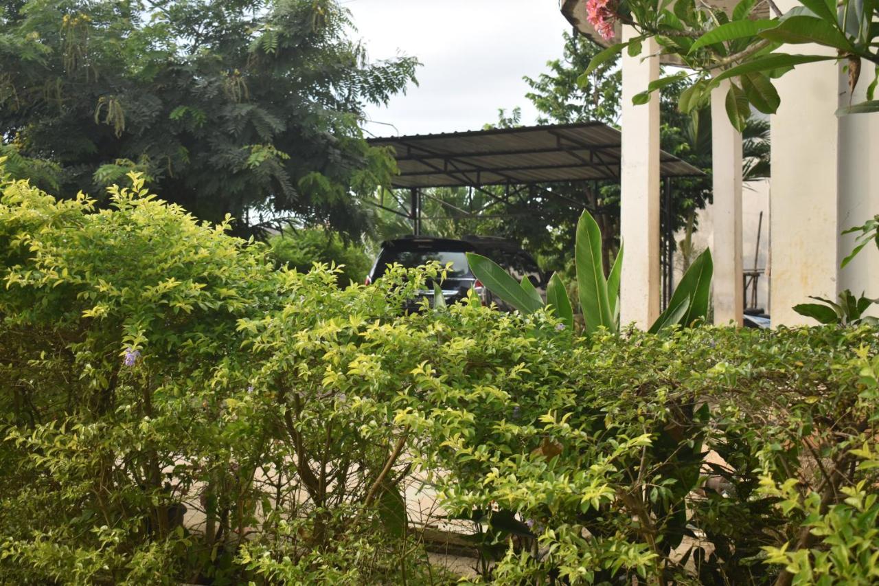 Four-G Home Stay & Komodo Tour Labuan Bajo Exterior foto