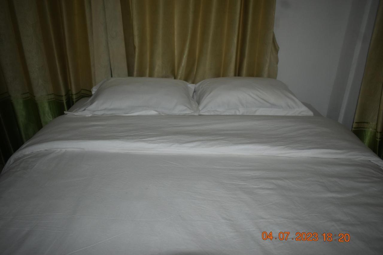 Four-G Home Stay & Komodo Tour Labuan Bajo Exterior foto