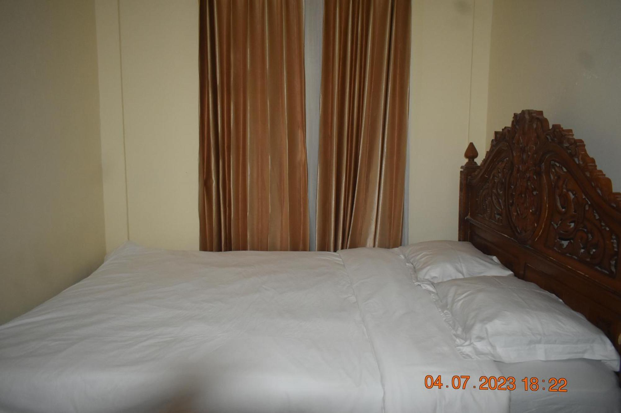 Four-G Home Stay & Komodo Tour Labuan Bajo Exterior foto