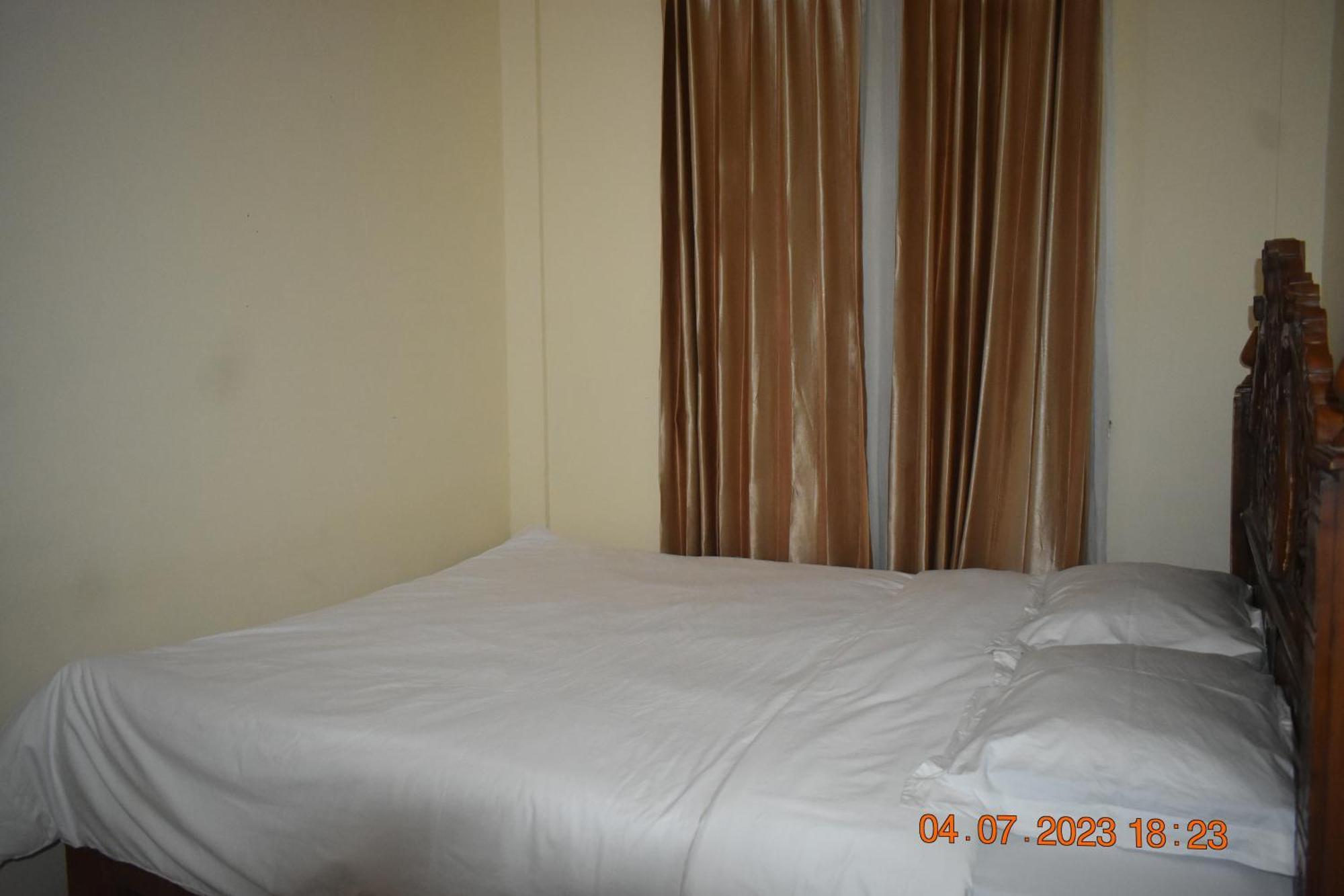 Four-G Home Stay & Komodo Tour Labuan Bajo Exterior foto