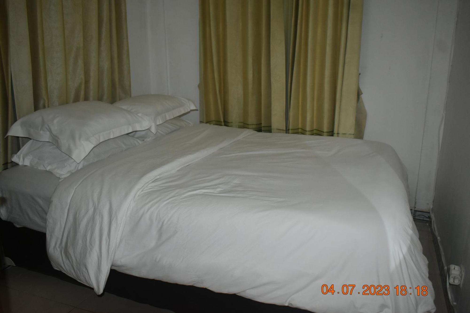 Four-G Home Stay & Komodo Tour Labuan Bajo Exterior foto