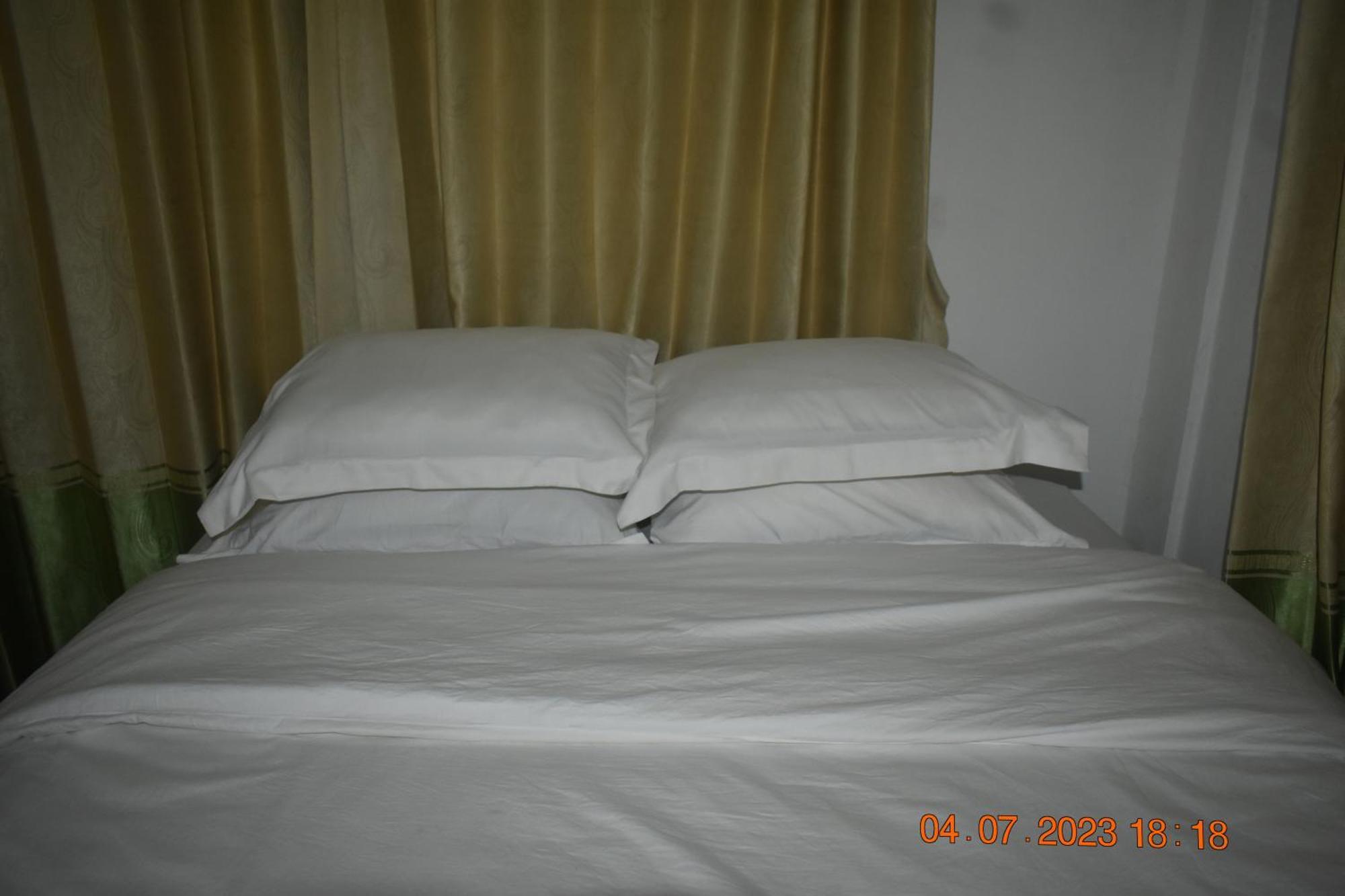 Four-G Home Stay & Komodo Tour Labuan Bajo Exterior foto