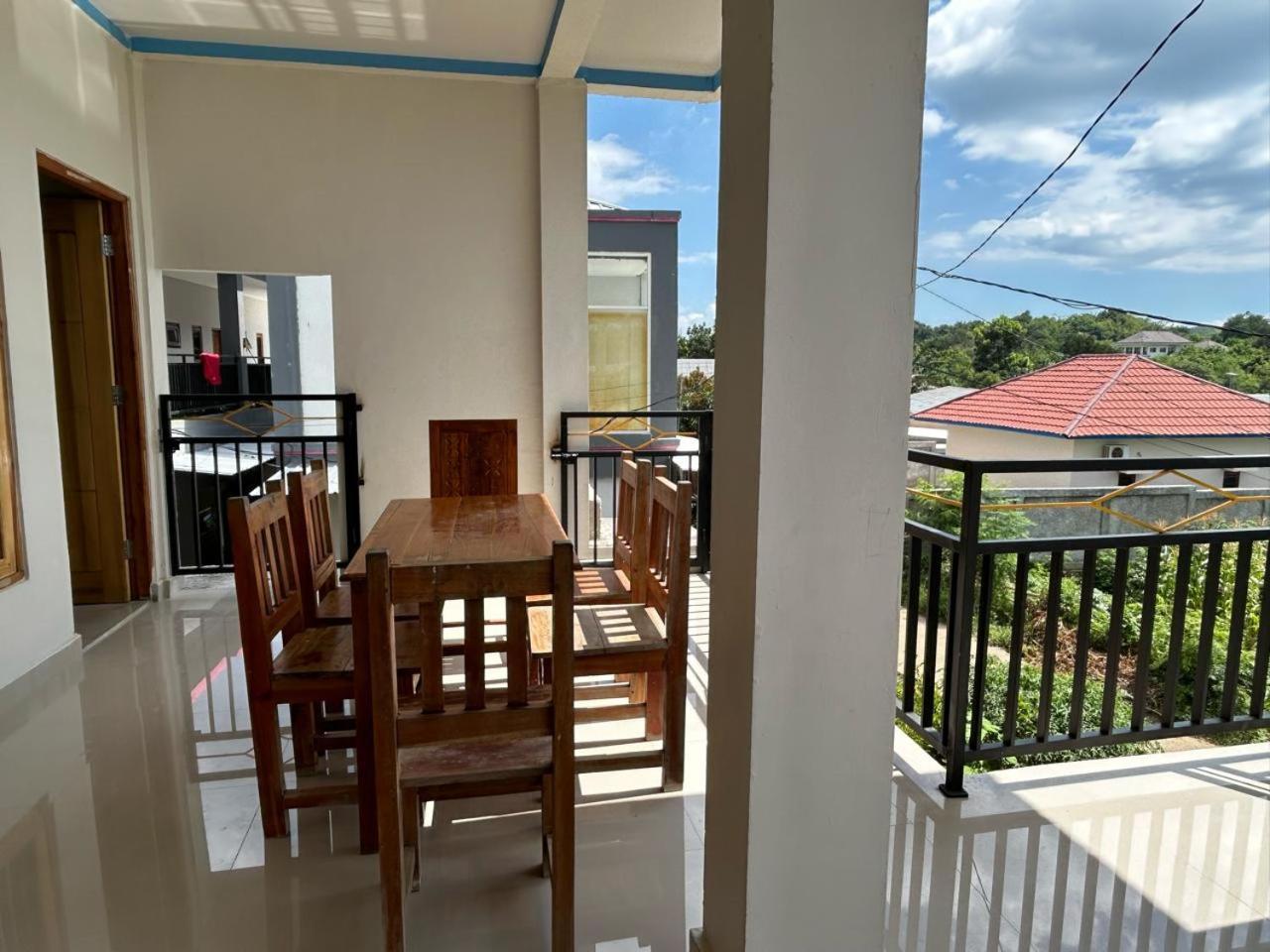 Four-G Home Stay & Komodo Tour Labuan Bajo Exterior foto