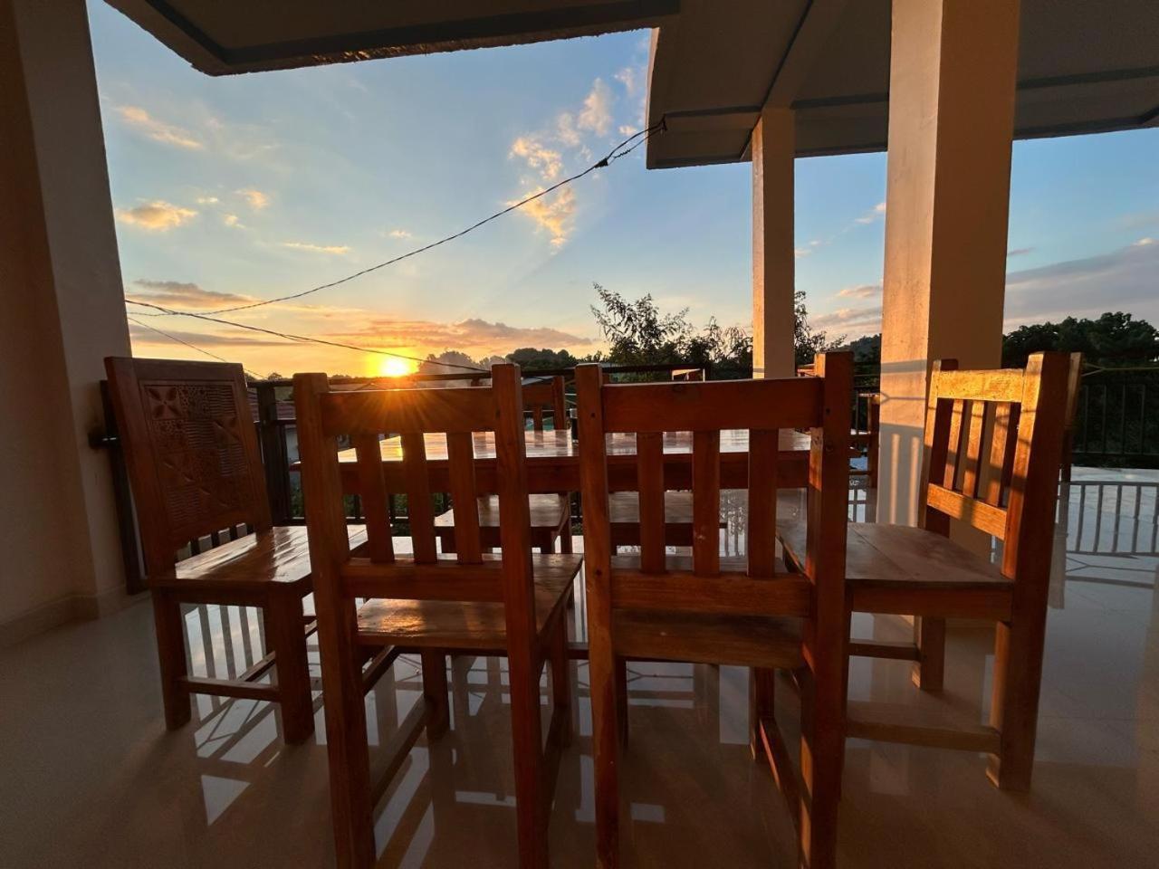 Four-G Home Stay & Komodo Tour Labuan Bajo Exterior foto